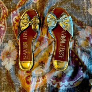 Sandals with cute bow detail